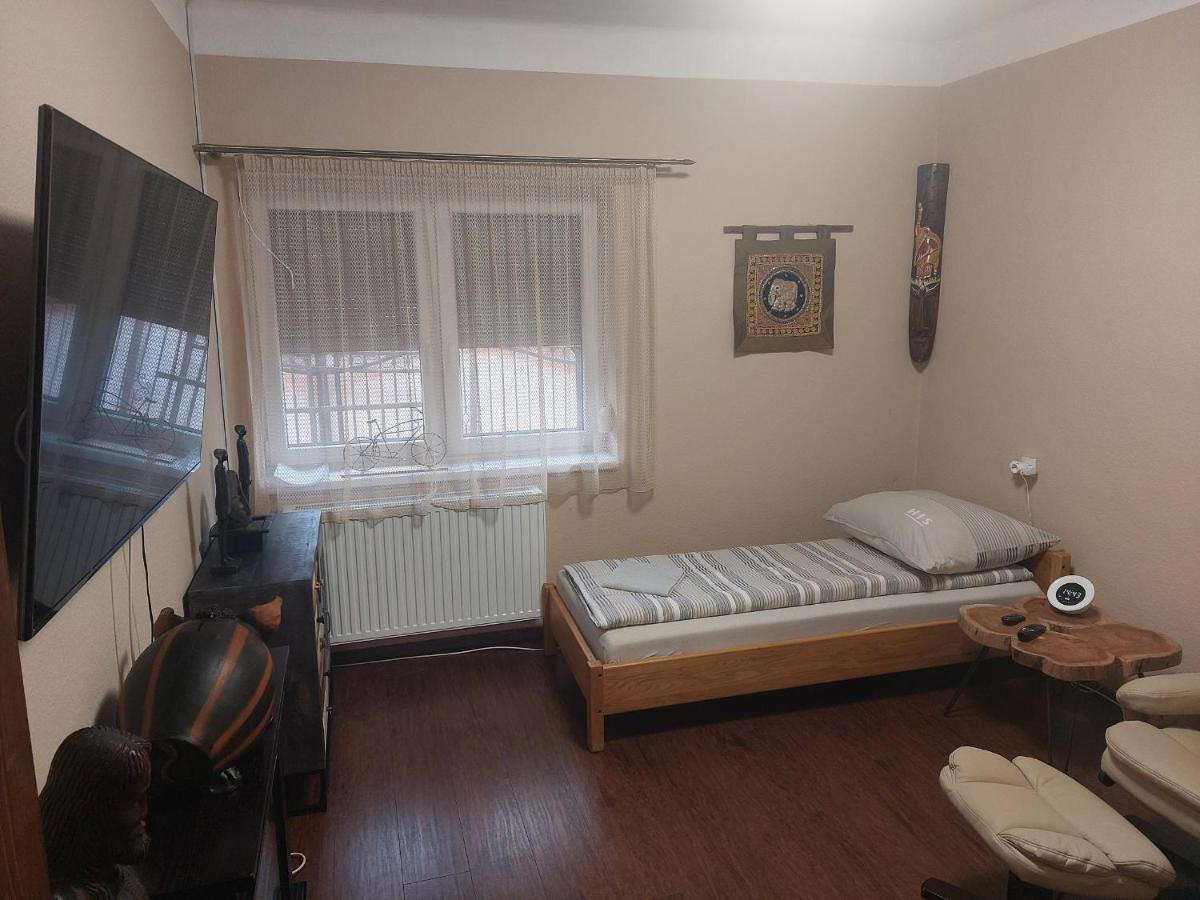Fehér galamb apartman Gyál Exterior foto
